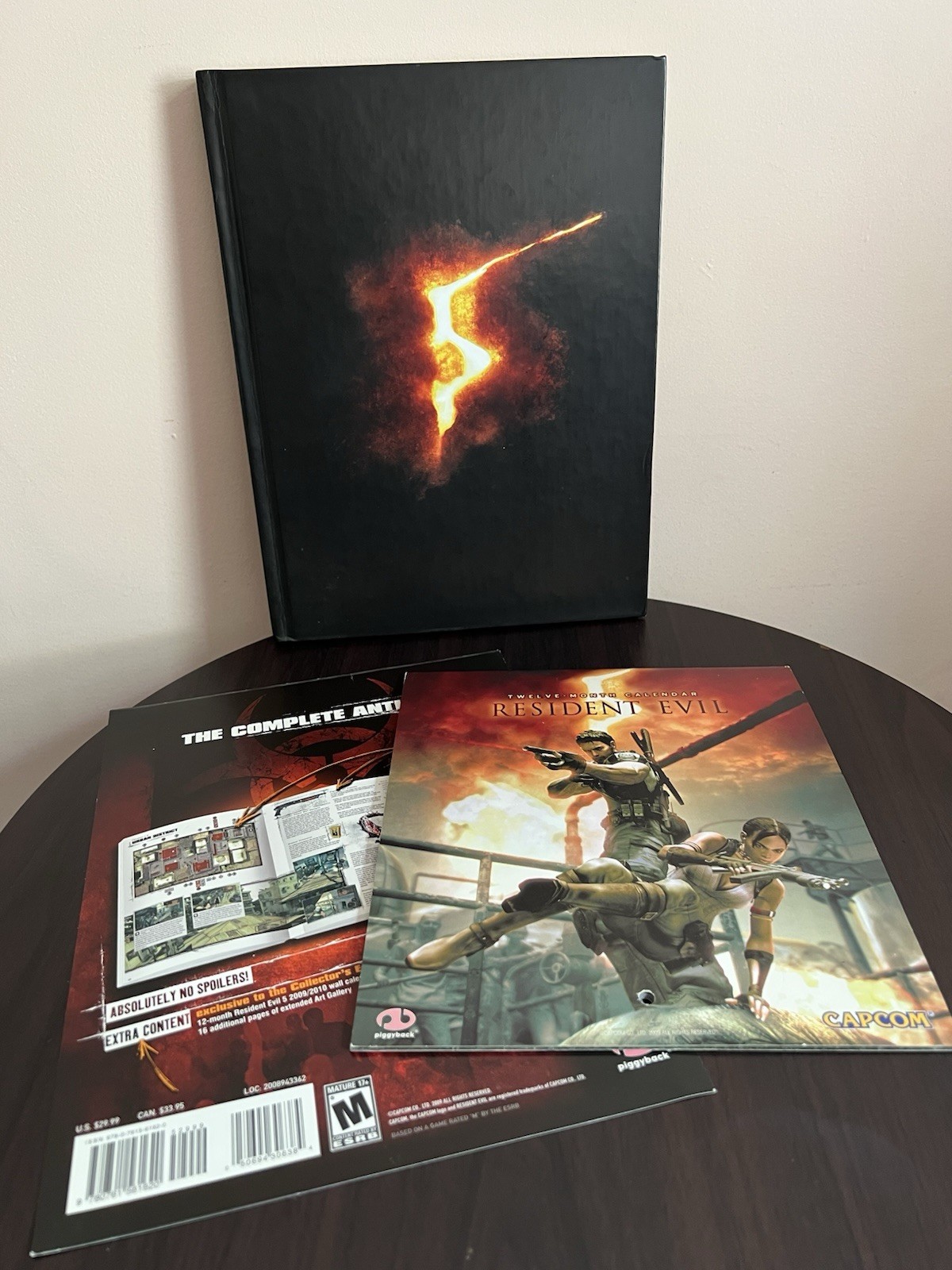 Resident Evil 5 Collector's Guide + 2009 Calendar
