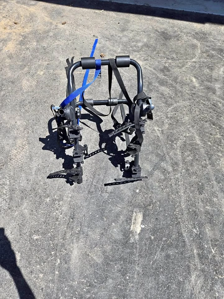 Bicycle stand for car