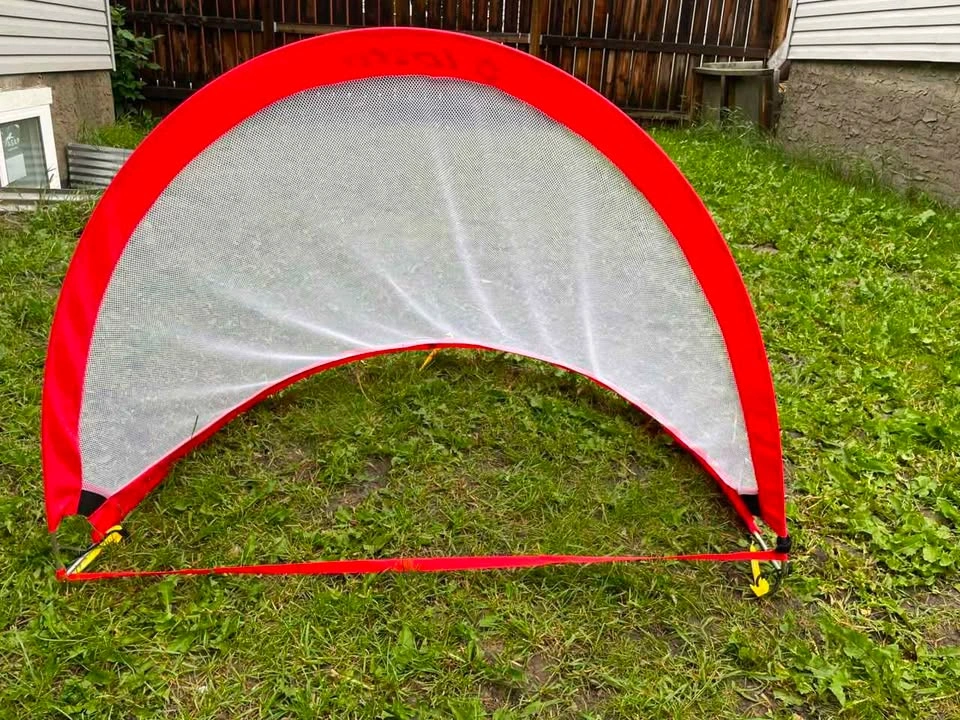 Portable Pop-Up Soccer Goals (Set of 2) - Great Condition - photo 3