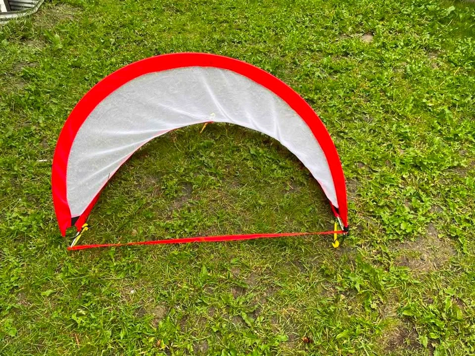 Portable Pop-Up Soccer Goals (Set of 2) - Great Condition - photo 4