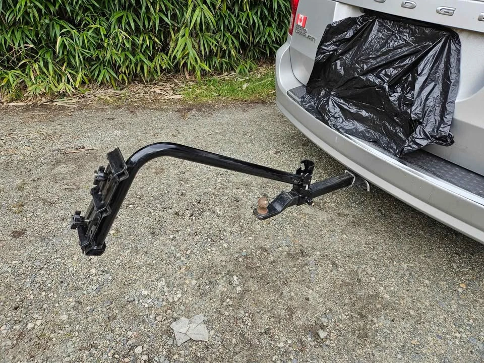 Just Rite towing hitch mounted bike rack for 3 bikes - photo 2