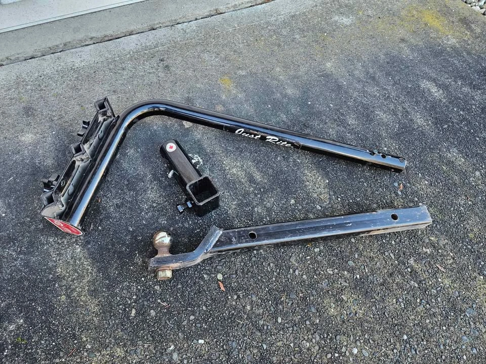 Just Rite towing hitch mounted bike rack for 3 bikes - photo 3
