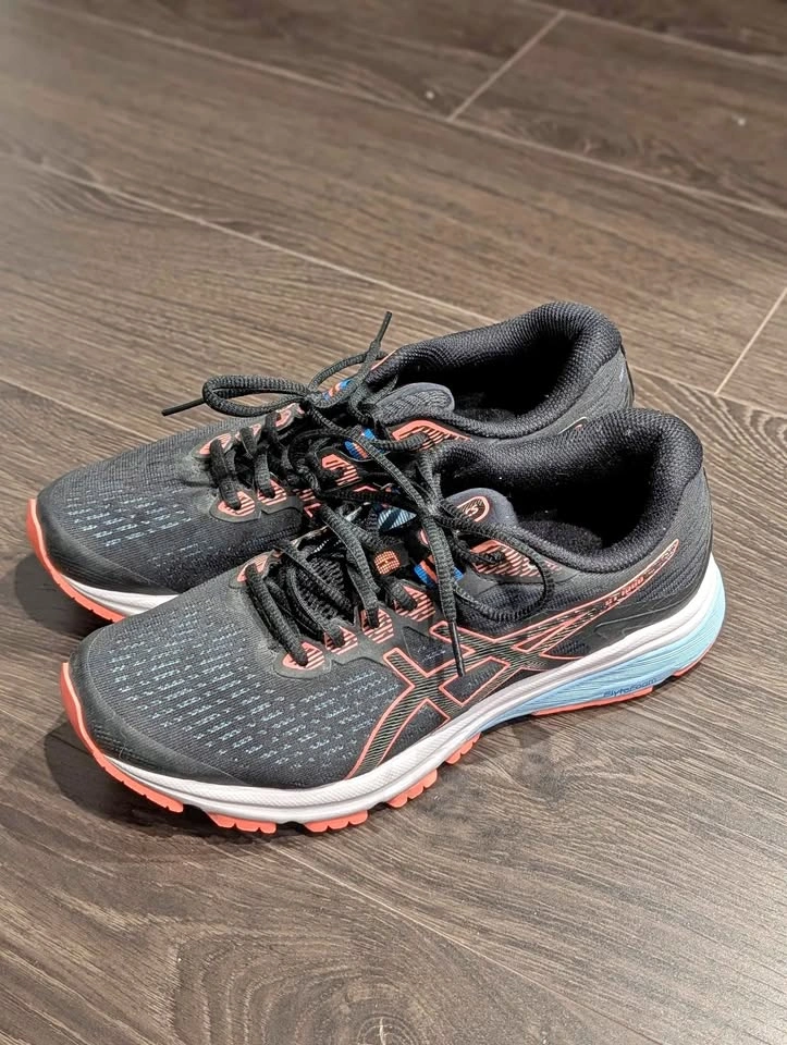 Asics GT 1000 8 Women Size 8