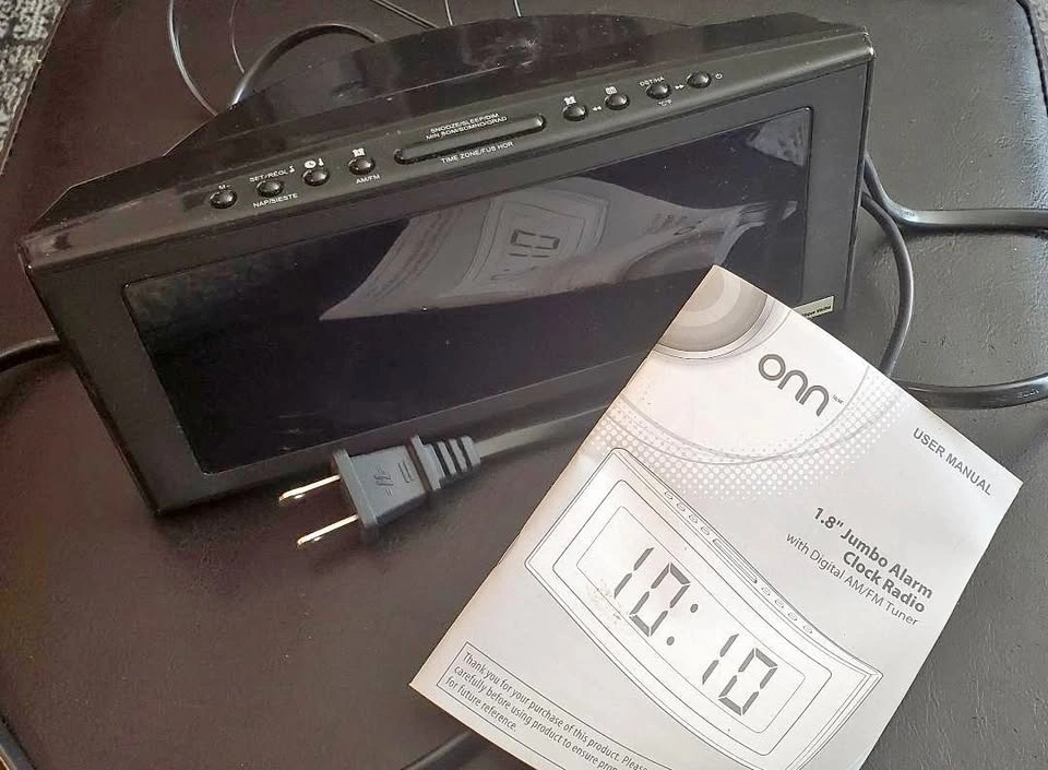 Clock Radio with Manual