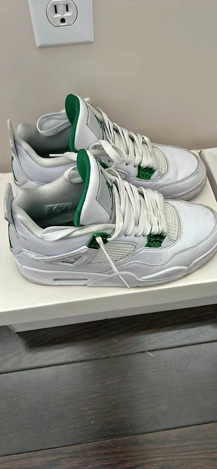Jordan 4 Metallic Green