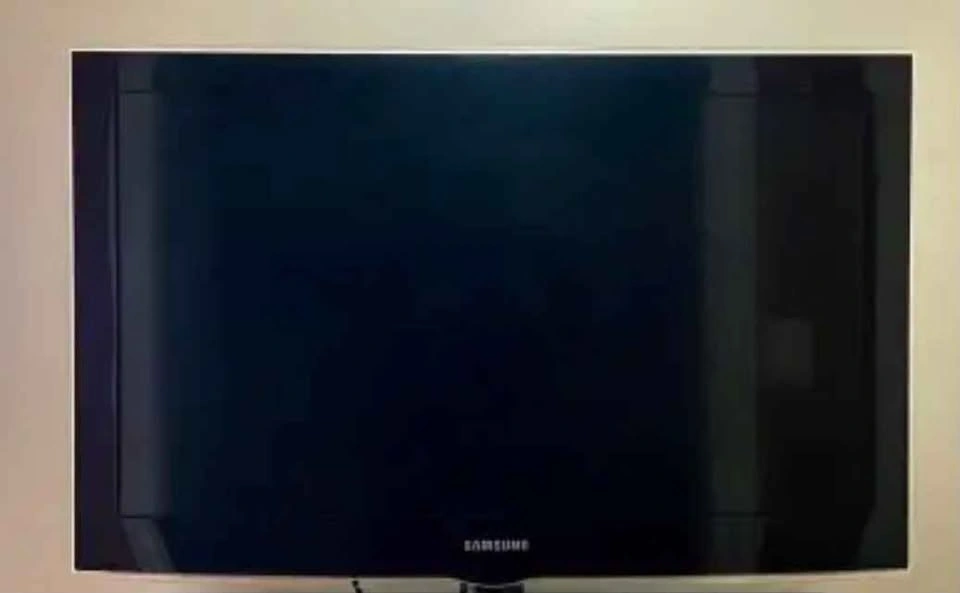 Samsung 32" LCD TV - Samsung LN32A330 - photo 2
