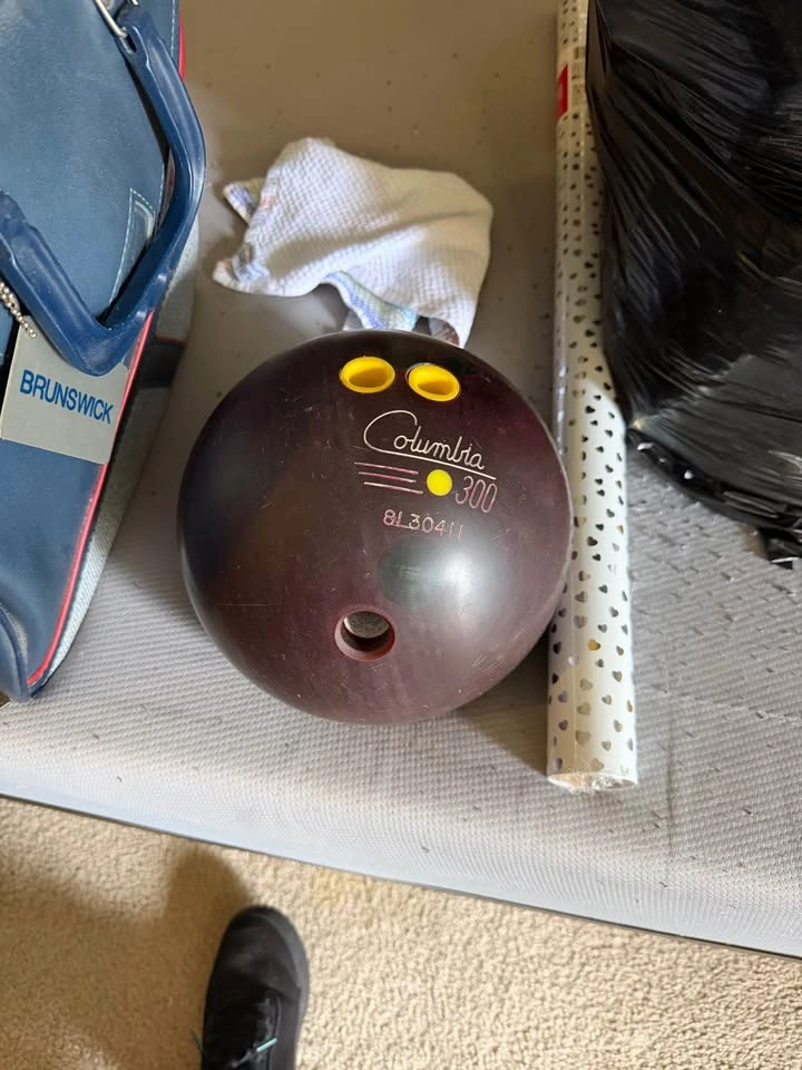 Bowling ball - photo 3
