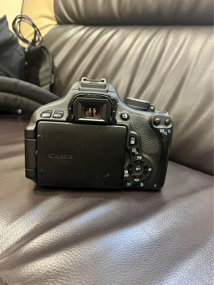Canon Rebel T3i DSLR Camera Bundle + 2 Lenses, Bag & Extras - photo 2