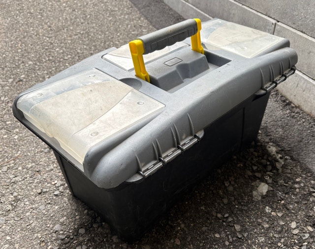 19" Plastic Tool Box used condition - photo 2