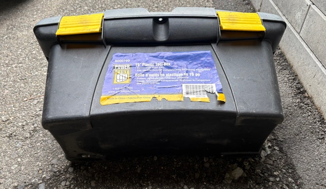 19" Plastic Tool Box used condition - photo 3