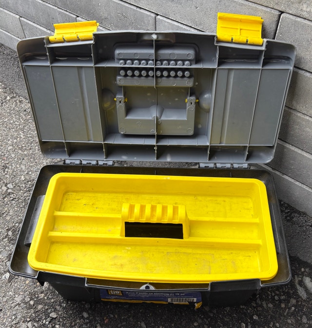 19" Plastic Tool Box used condition - photo 4