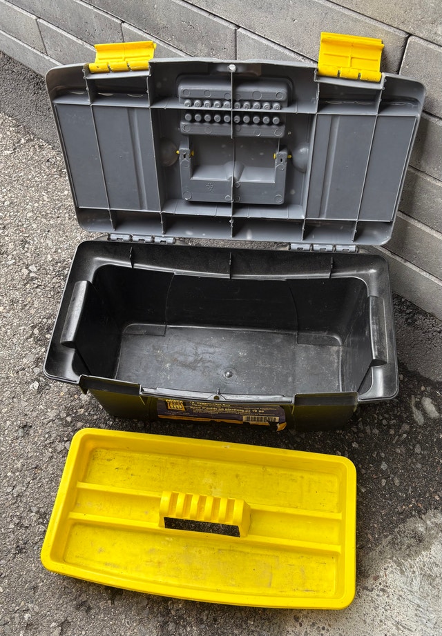 19" Plastic Tool Box used condition - photo 5