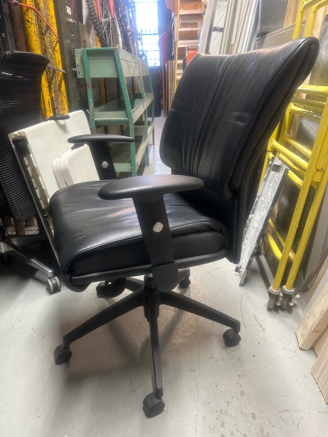 3 Office chairs - photo 2
