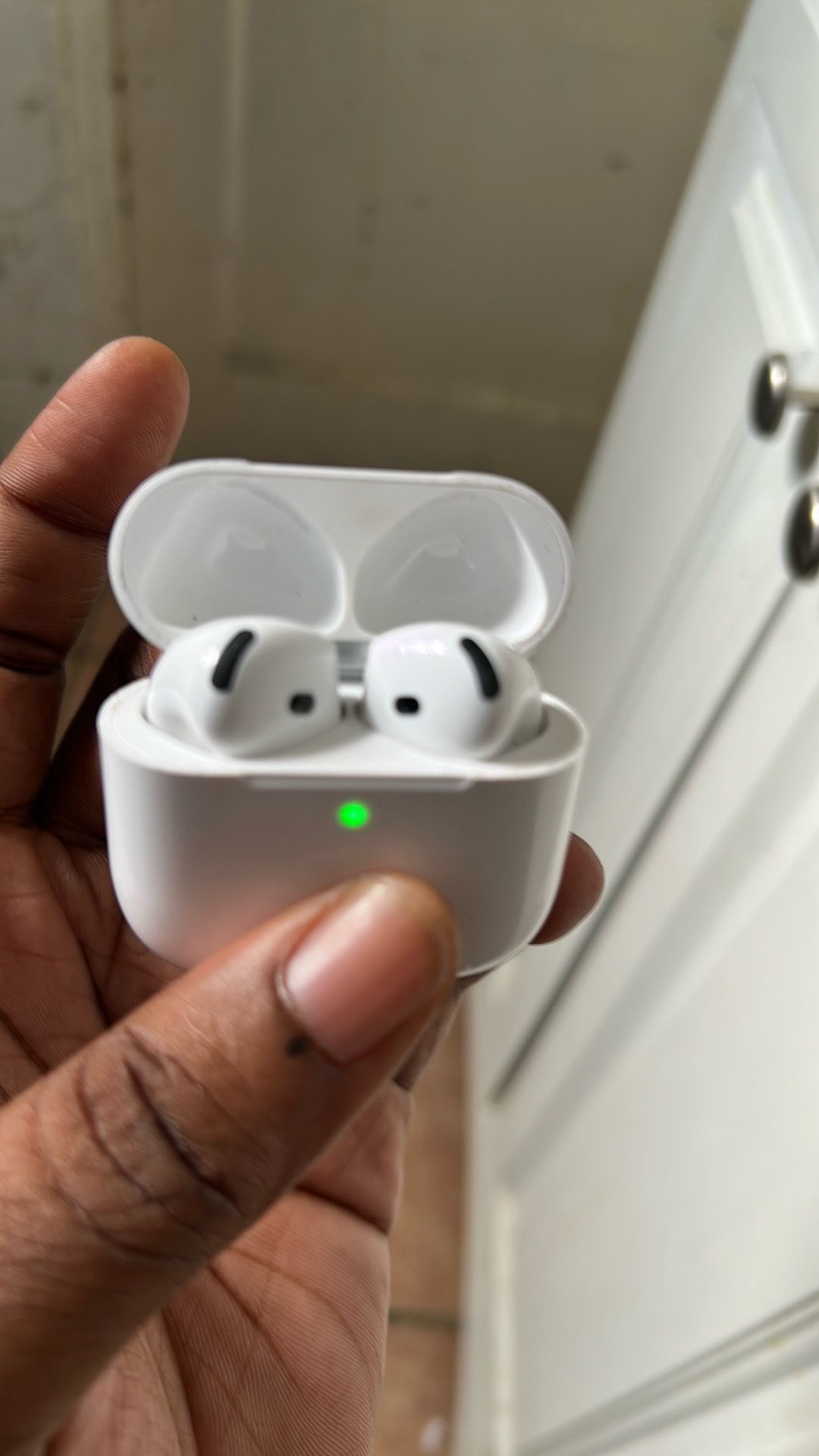 Apple AirPods 4 - photo 2