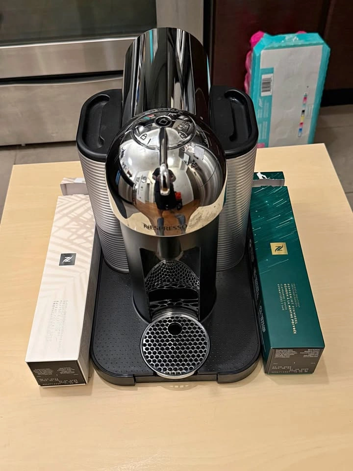 Nespresso Vertuo Coffee Machine with 2 Pod Sleeves