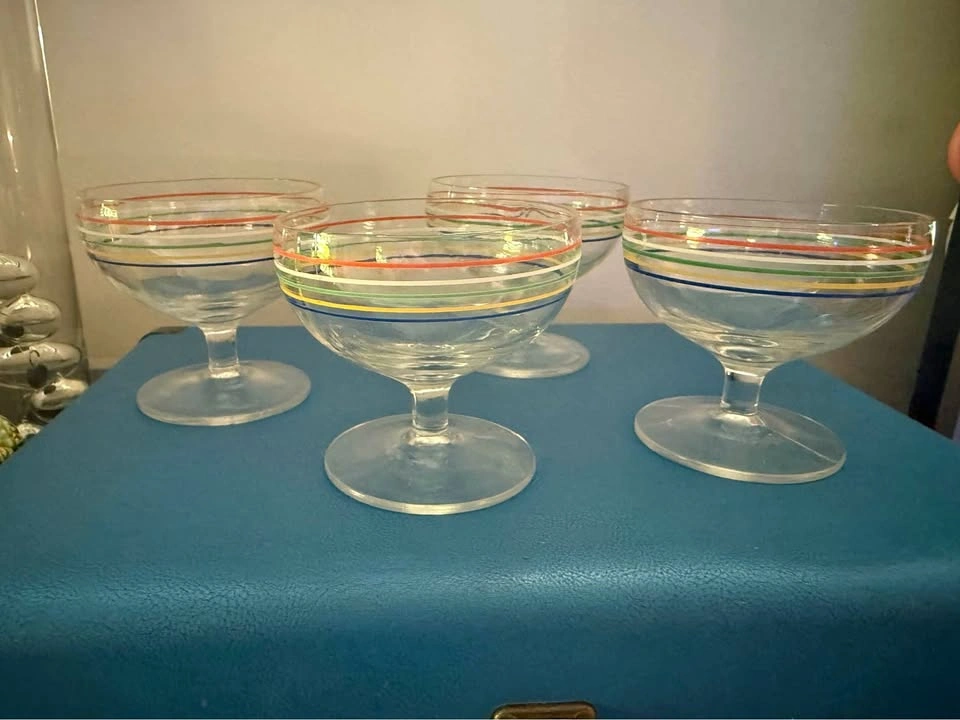Vintage Anchor Hocking dessert bowls- set of four