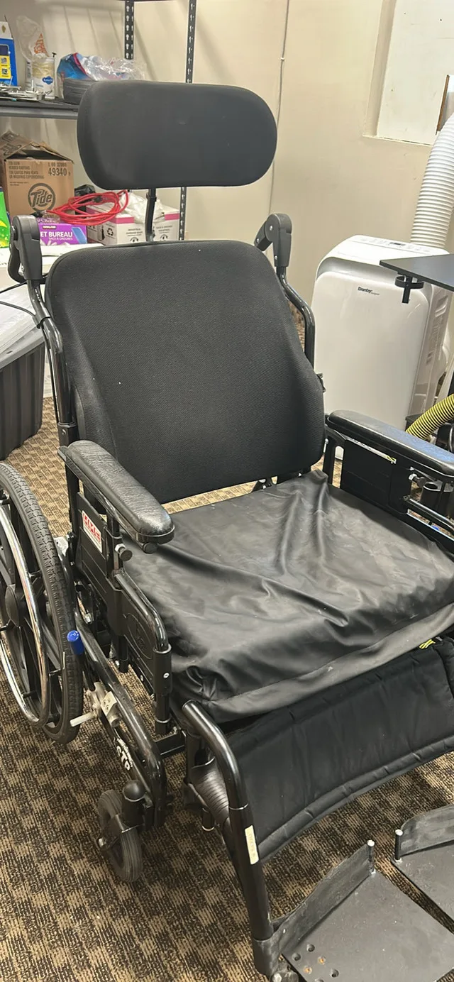HME Wheelchair with Headrest image indicator(2)