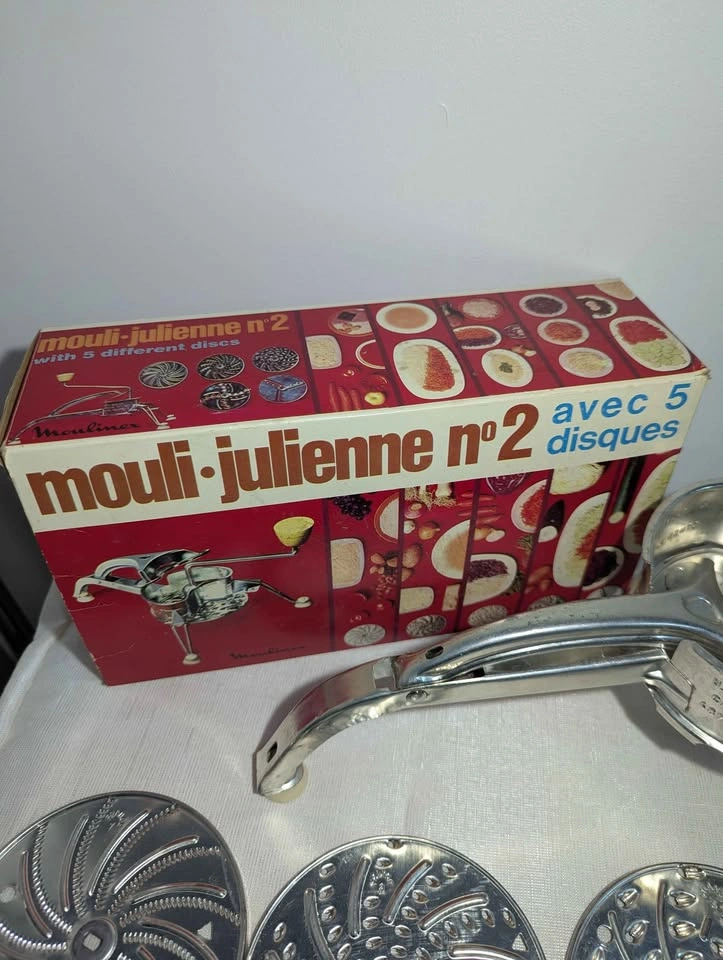 Vintage Moulinex MOULI-JULIENNE No2 Food Processor - photo 2