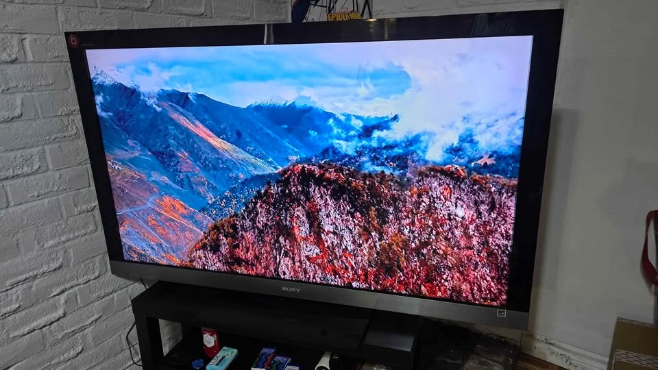 Sony 55" TV, Polk Audio 5.1 System & PS4 Slim 1TB Bundle - photo 2