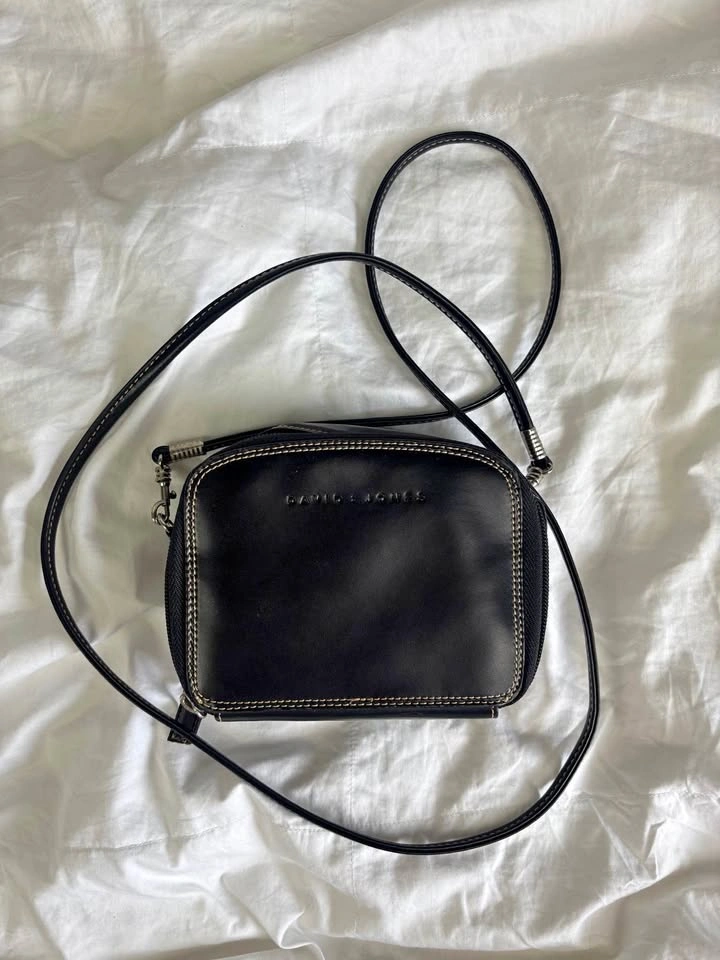 DAVID JONES SMALL LEATHER BAG