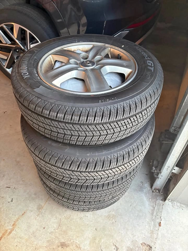 Yokohama Avid Ascend GT Tires - 195/65 R15 (Set of 4)