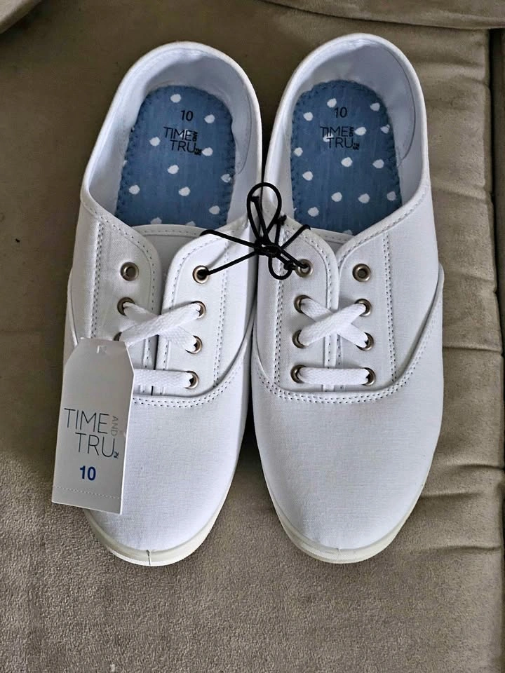 Time and Tru White Canvas Sneakers Size 10 Ladies