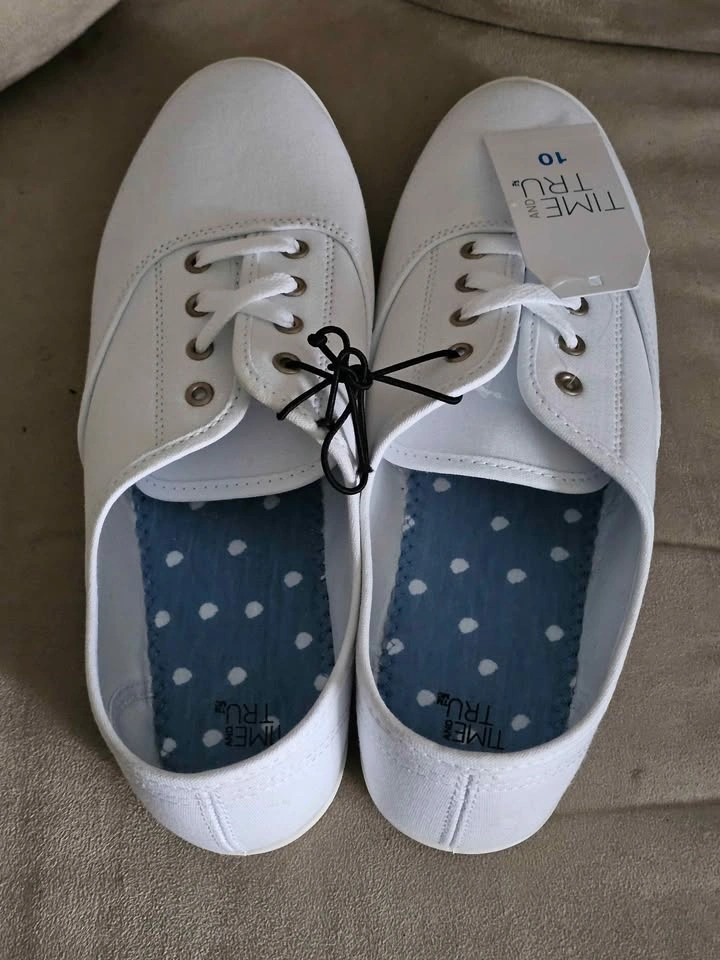 Time and Tru White Canvas Sneakers Size 10 Ladies - photo 3