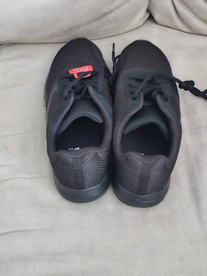 Athletic Works Men's Mesh Athletic Shoes Size 9W - photo 2