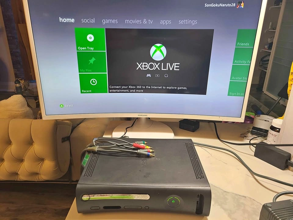 🇨🇦  XBOX 360 - 120 GB / 2 remotes