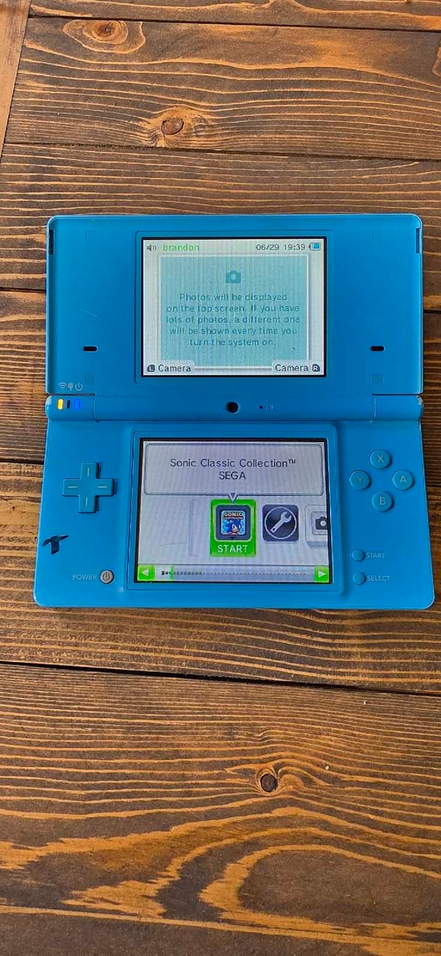 Nintendo DSi + 2 Games