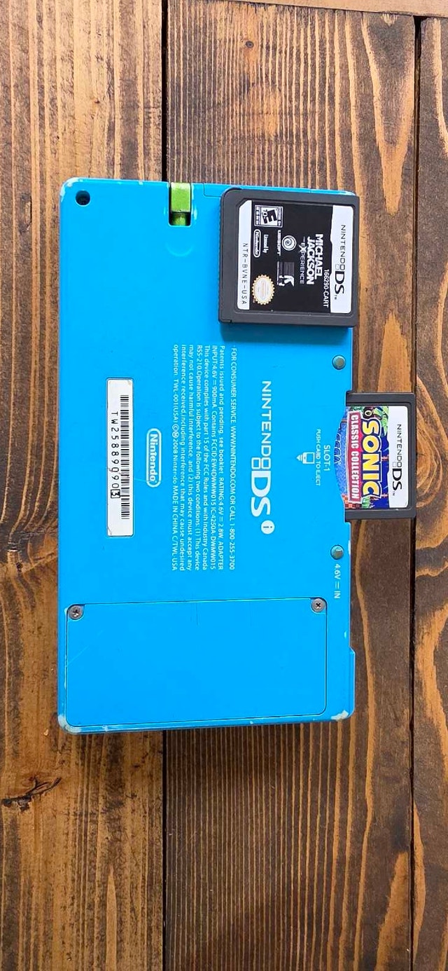 Nintendo DSi + 2 Games - photo 3