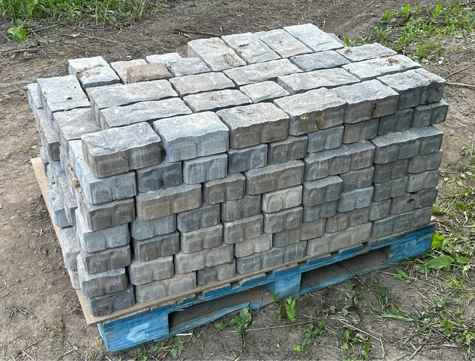 2 Pallets of Interlocking Stone / Patio - photo 3