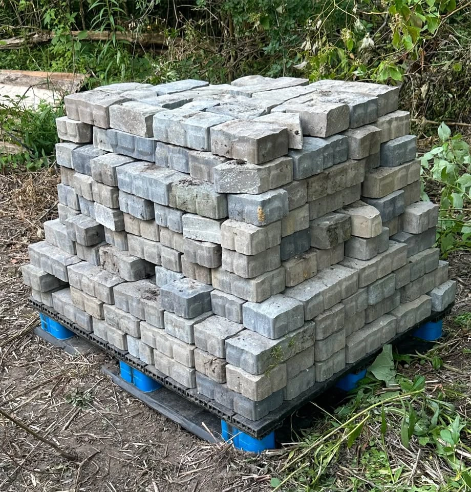 2 Pallets of Interlocking Stone / Patio - photo 5