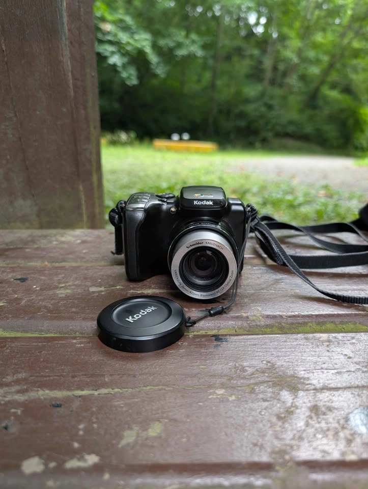 Kodak EasyShare Z712 IS 7.1MP Digital Bridge Camera - 12x Optica - photo 3