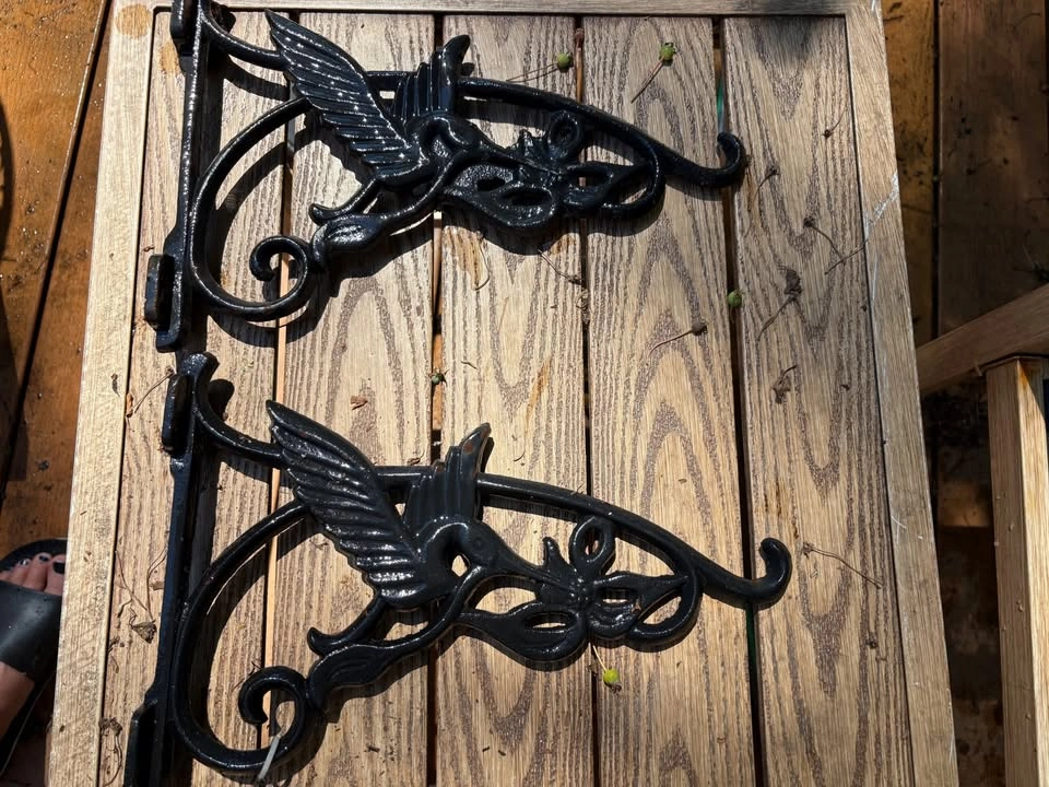 2x Cast Iron Humming Bird Plant Hangers - photo 3