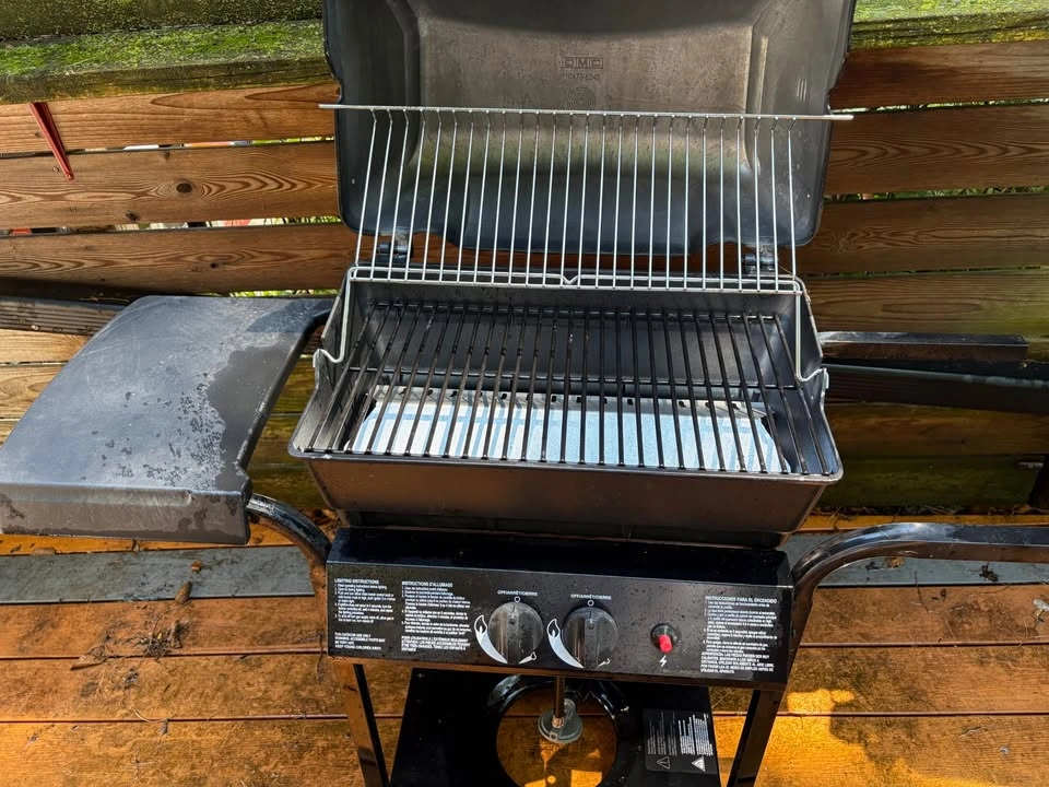 Broil-Mate 2-Burner Propane BBQ – Never Used - photo 2