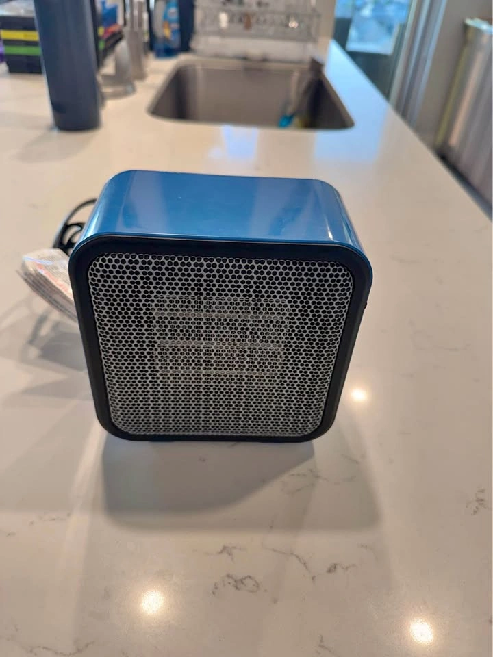 Amazon Basics 500-Watt Ceramic Mini Heater