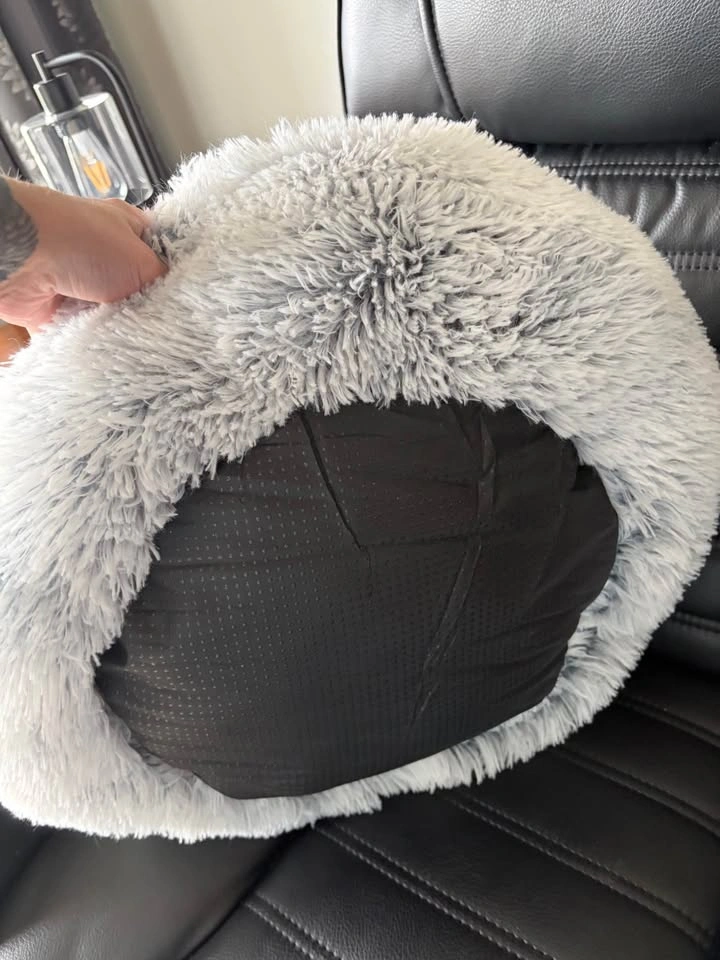 Brand New!! Snuggly Cat Bed, Grey/Cream - photo 3