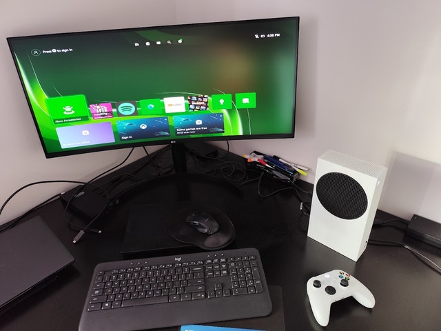 (Delivery) LNIB Xbox Series S w/games - photo 4