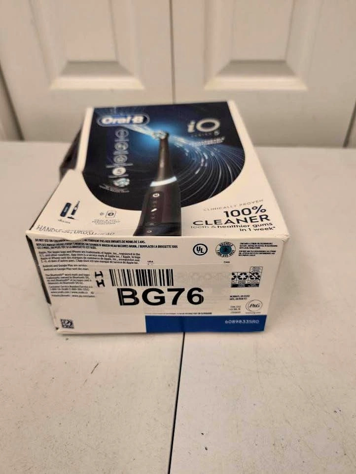Oral-B Rechargeable Electric Toothbrush, iO5 Customizable Clean