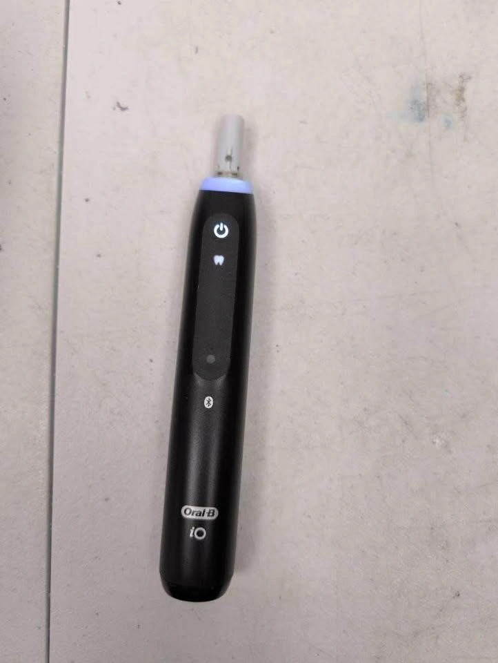 Oral-B Rechargeable Electric Toothbrush, iO5 Customizable Clean - photo 2