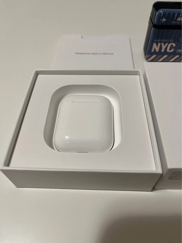 Apple AirPods 2nd Generation - photo 4
