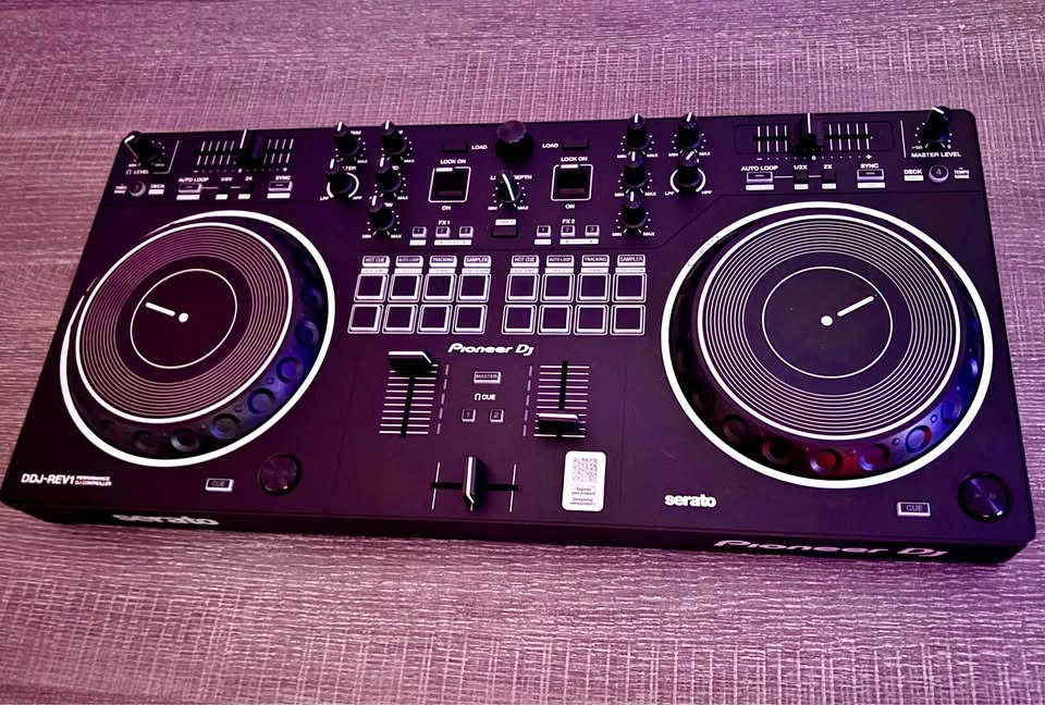 Pioneer DDJ REV 1