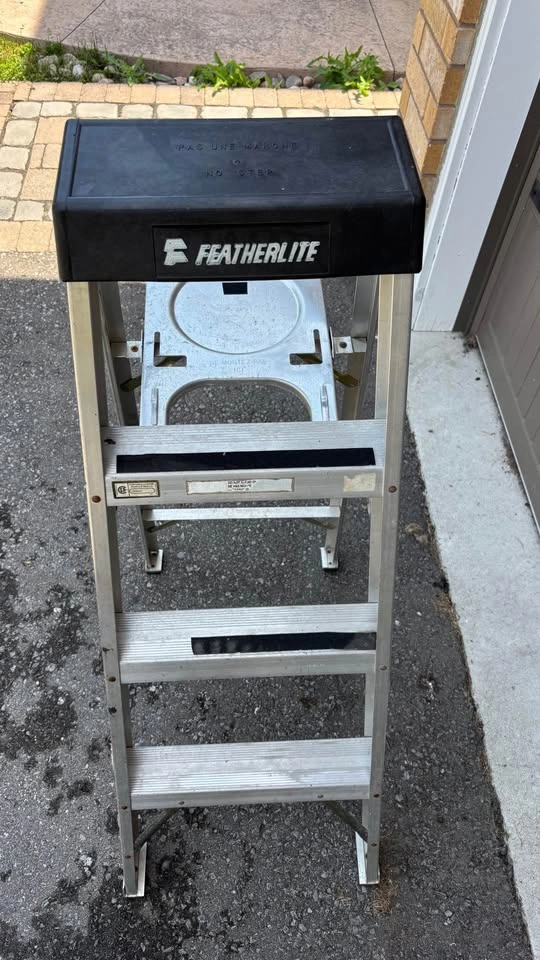 Featherlite 4 ft aluminum step ladder - photo 3