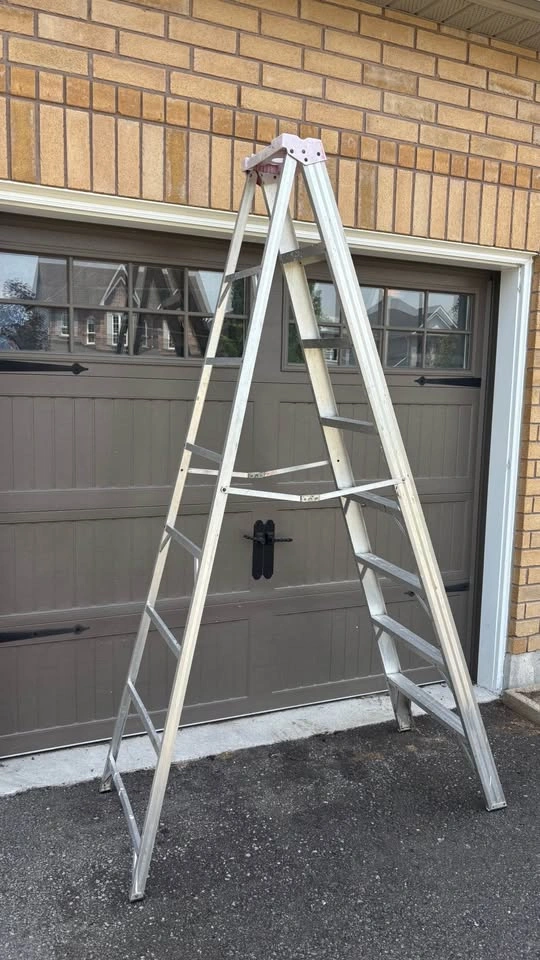 8 foot aluminum step ladder - photo 2