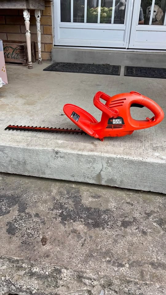 Black & Decker Corded Electric Hedge Trimmer