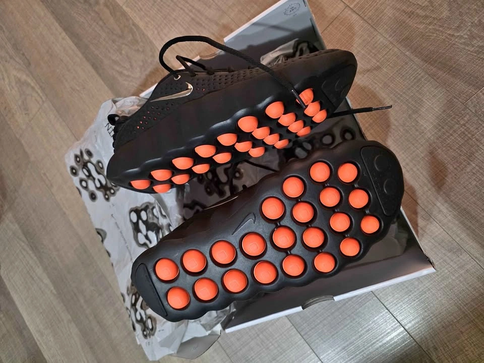 Nike Mind 002 Black/Chrome-Hyper crimson