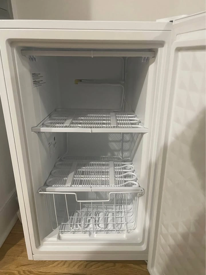 Midea 3.0 Cubic Feet Upright Mini Freezer - White - photo 3