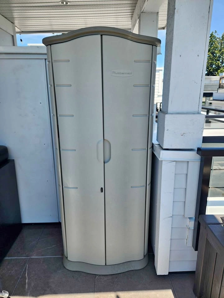 Rubbermaid Outdoor Vertical Storage Shed