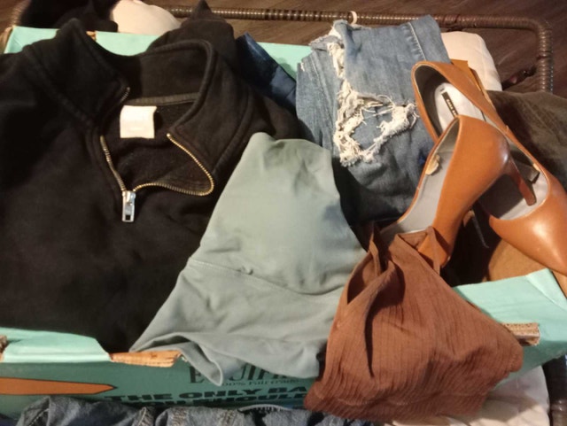 Women's Clothing Bundle Medium/Large - photo 3